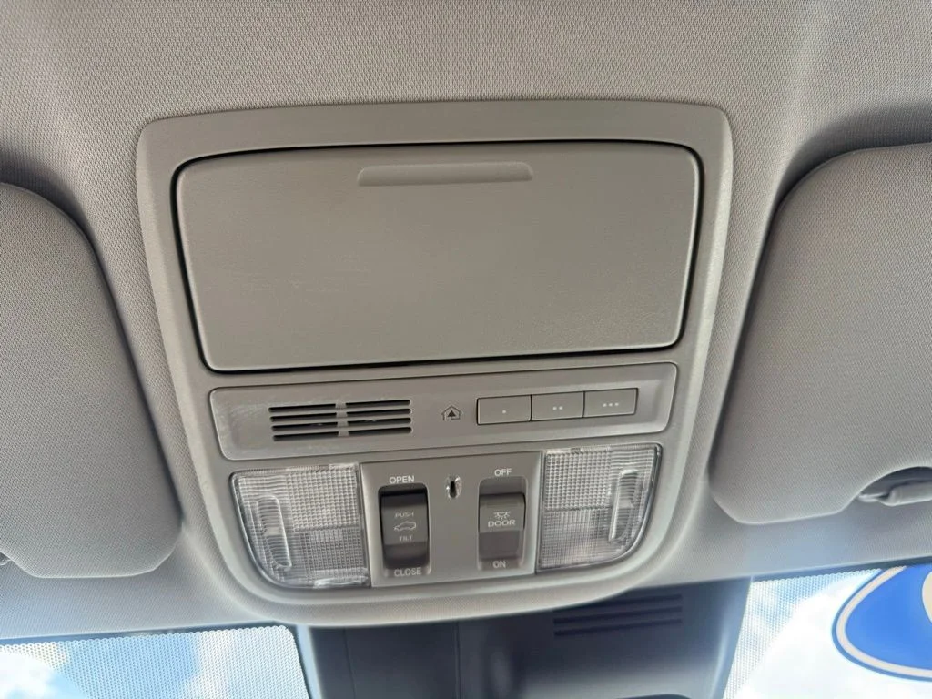 Certified Used 2020 White Honda Touring image 29