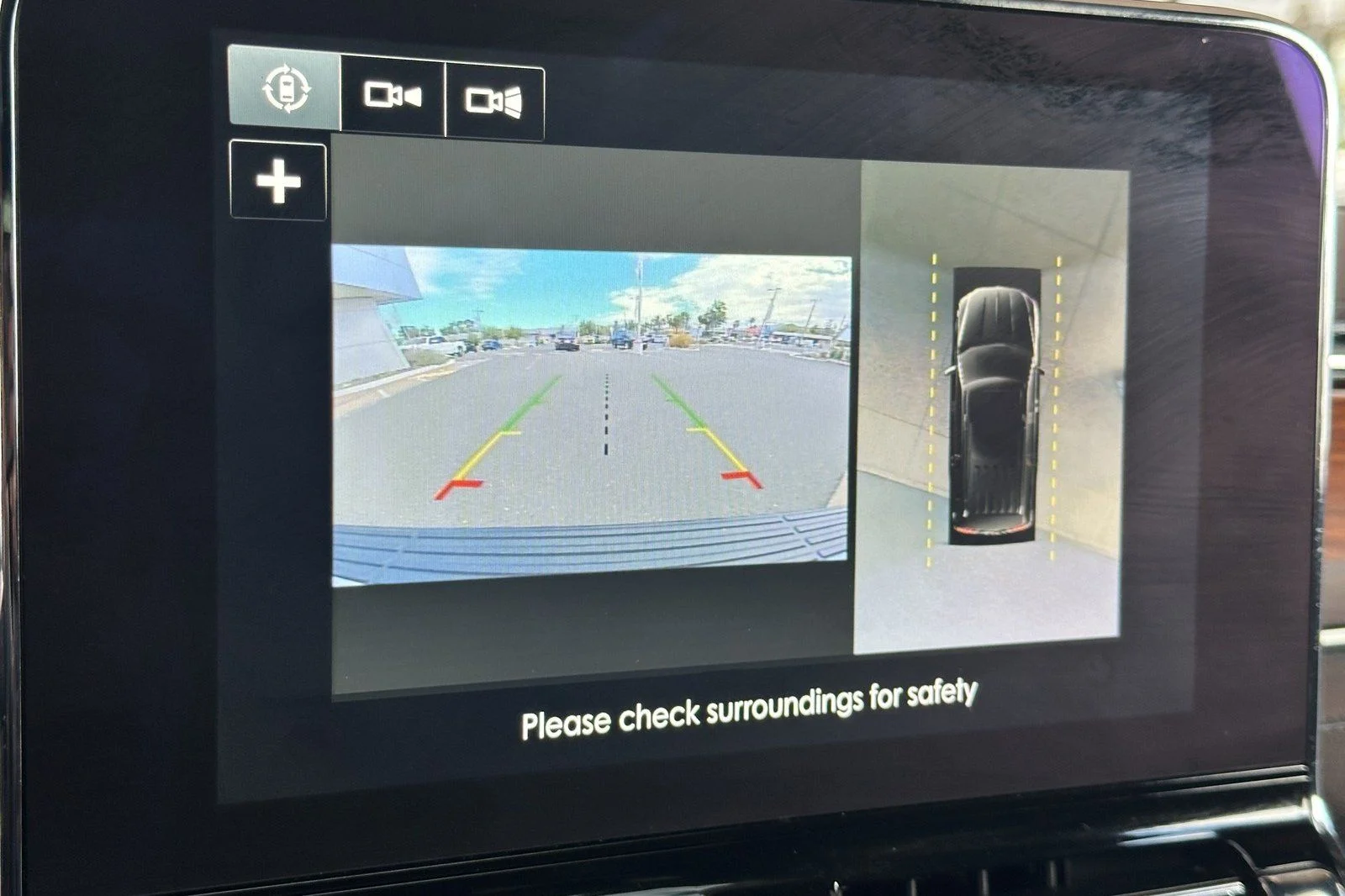 Used 2019 White Platinum Clearcoat Metallic Lincoln Reserve image 16
