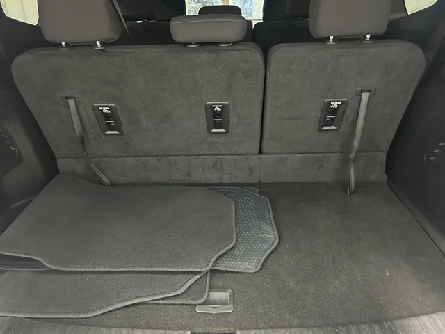 Used 2025 GRAY GMC FWD Elevation image 7