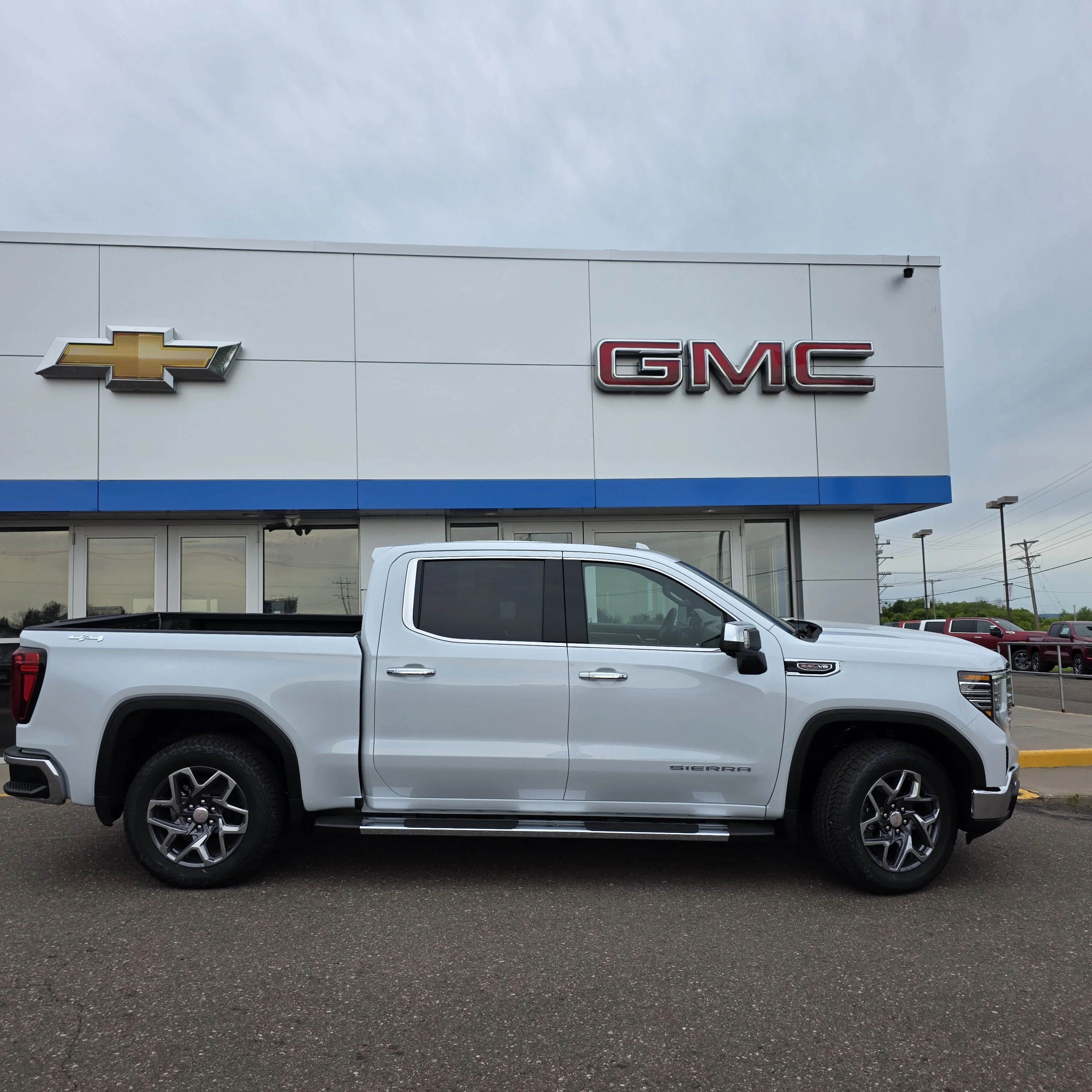 2026 GMC Sierra 1500 SLT - Photo 2