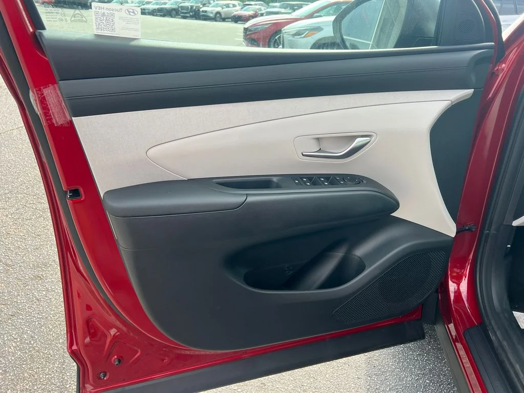 Used 2025 Red Hyundai SEL Convenience image 10