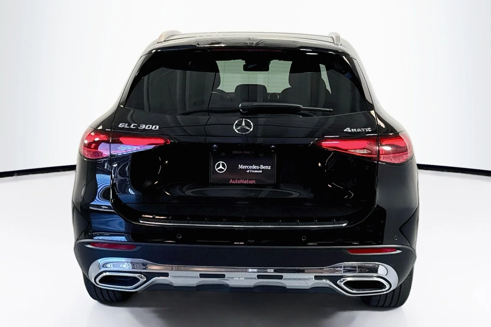 Used 2024 Obsidian Black Metallic Mercedes-Benz GLC 300 image 6