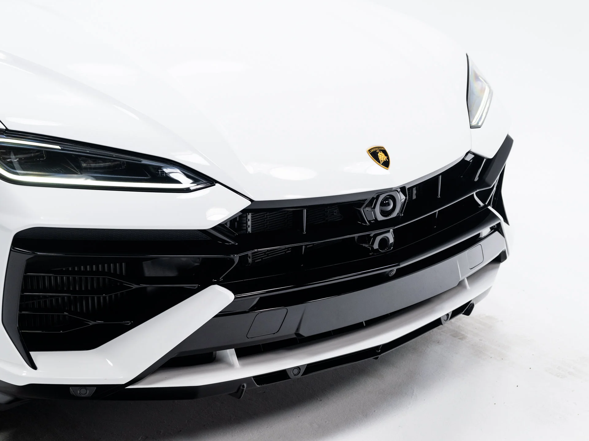 Used 2025  Lamborghini SE image 17