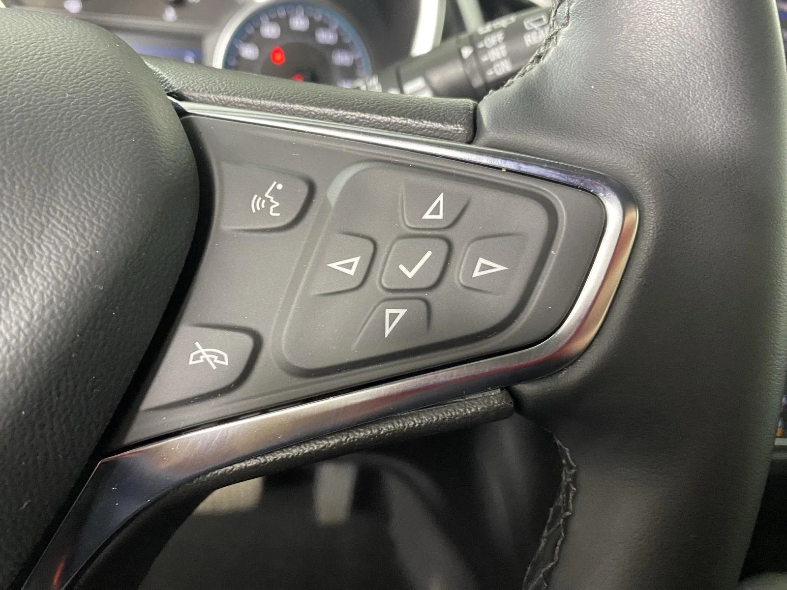Used 2024 Lakeshore Blue Metallic Chevrolet LT image 16