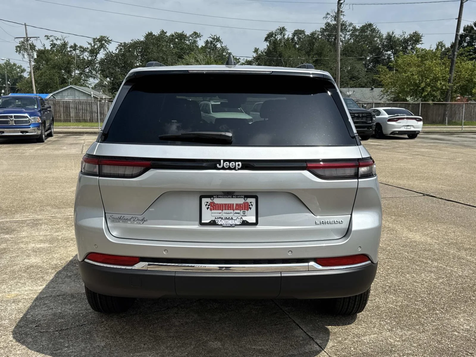 New 2026 Silver Zynith Exterior Paint Jeep Laredo image 5