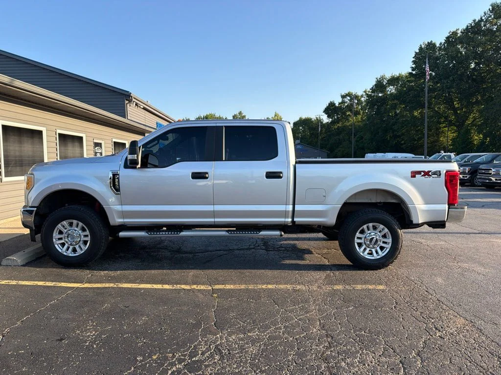 Used 2017 Silver Ford XL image 3