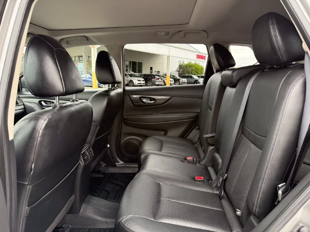 Used 2017 Gun Metallic Nissan SL image 15