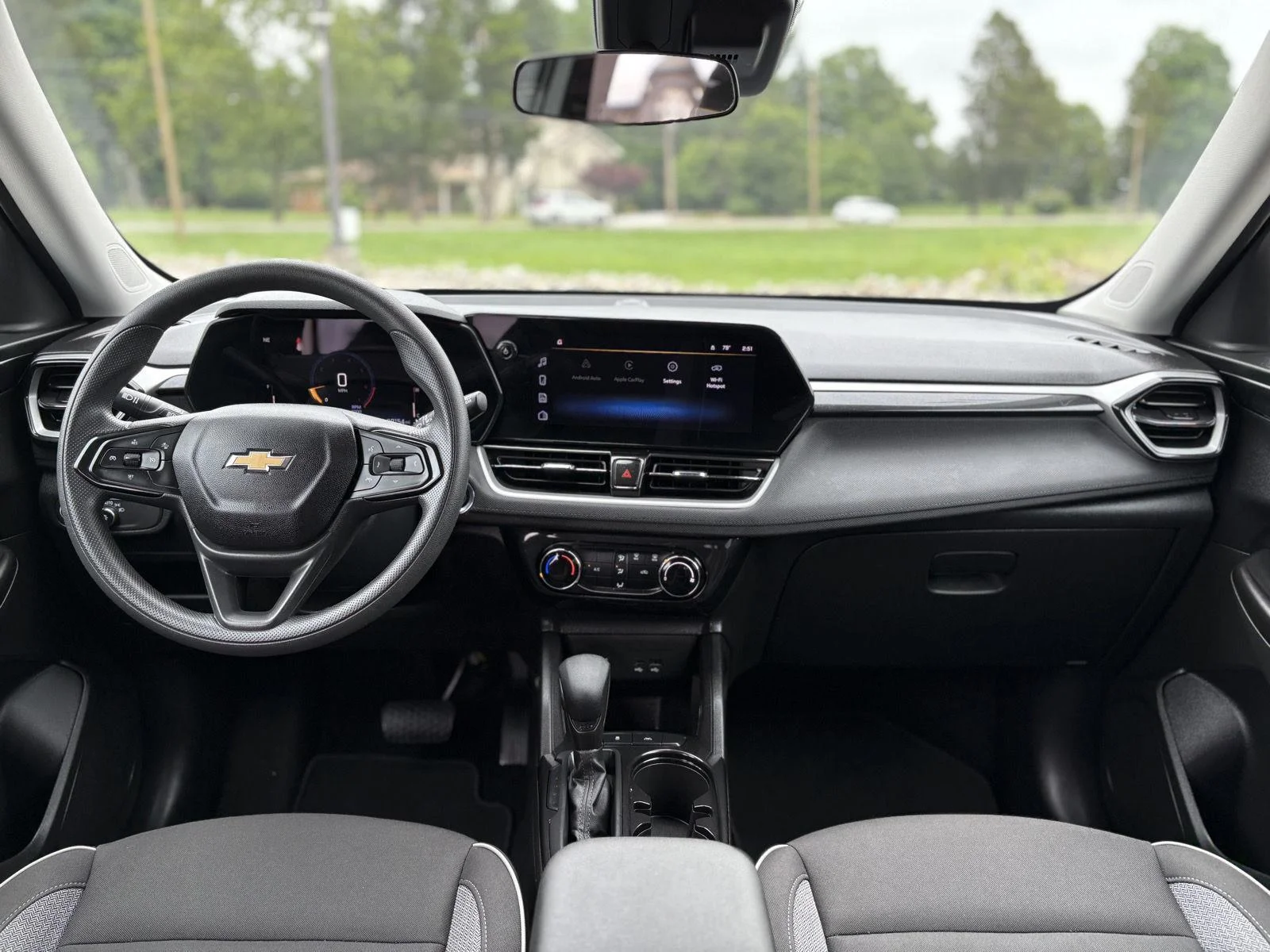 Used 2025 Summit White Chevrolet LT image 5