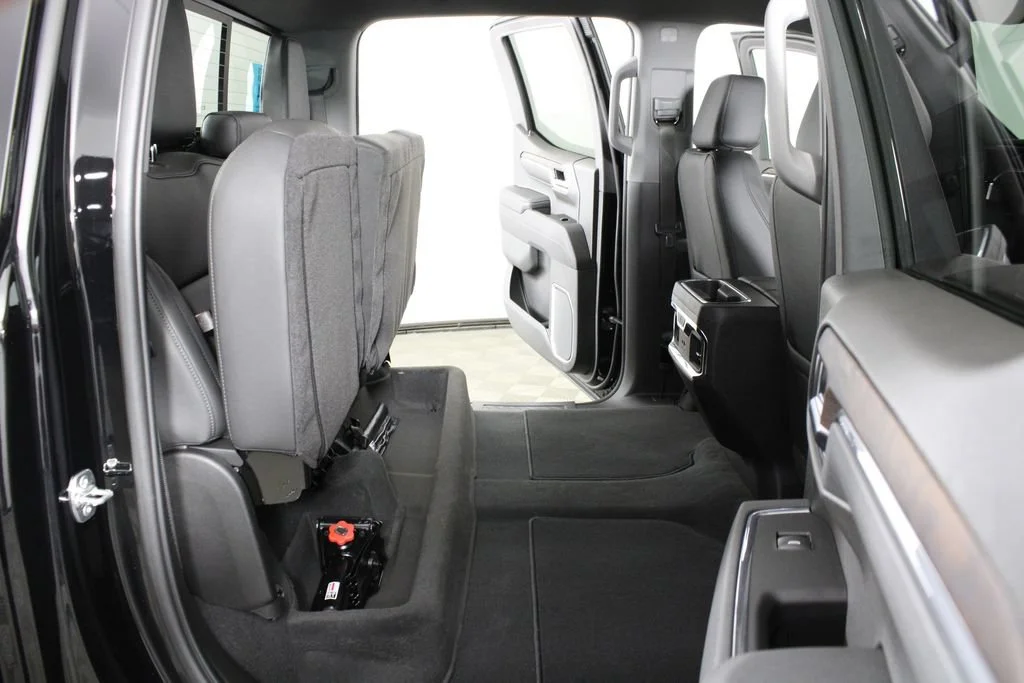 2026 GMC Sierra 1500 SLT - Photo 13