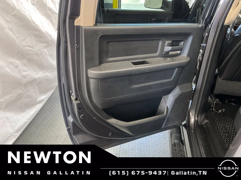 Used 2020 Crystal Metallic Ram Tradesman image 39