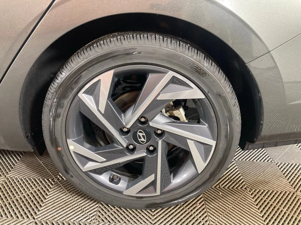 Used 2025 Gray Hyundai SEL Convenience image 23