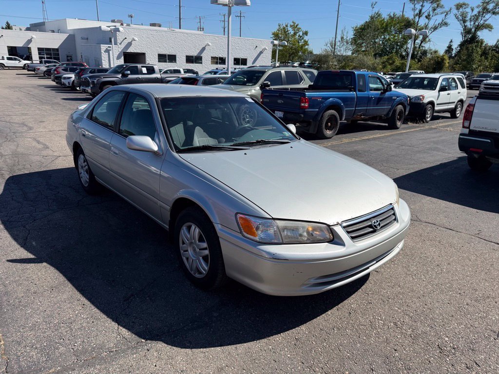Used 2000 Lunar Mist Metallic Toyota LE image 3