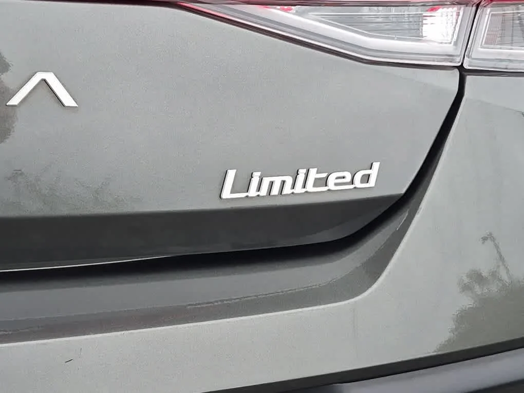 Certified Used 2024 Amazon Gray Hyundai Limited image 24