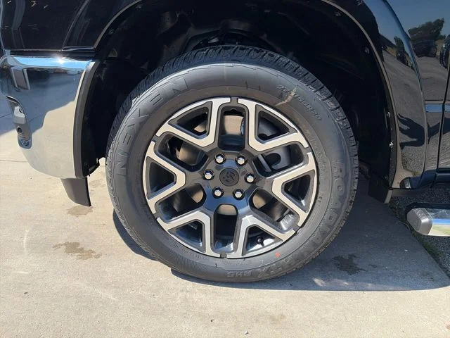 New 2027 Diamond Black Crystal Pearl-Coat Exterior Paint RAM Laramie image 27