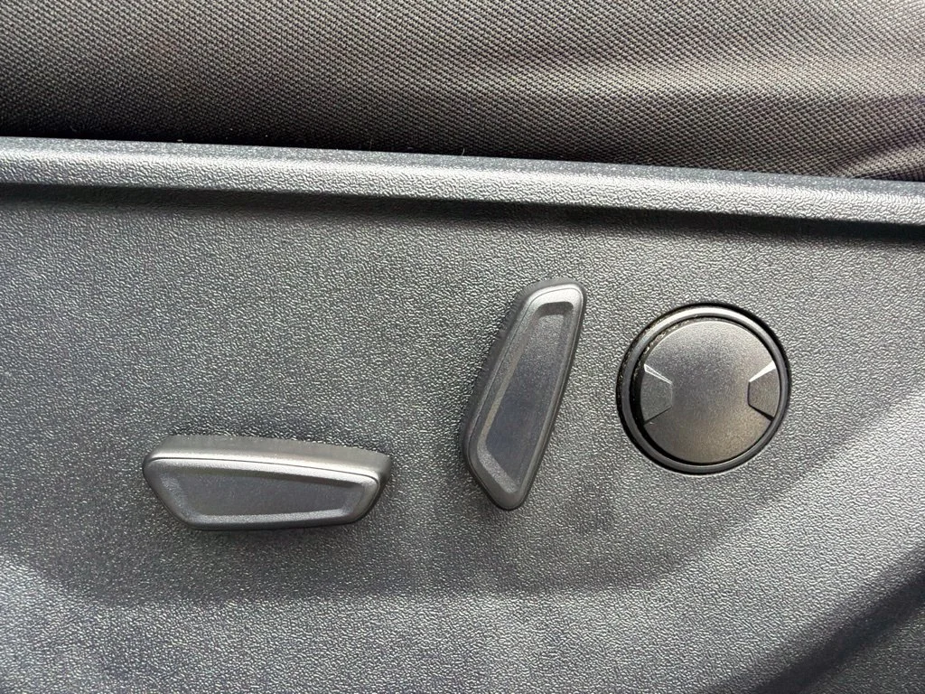 Certified Used 2024 Avalanche Ford XLT image 12