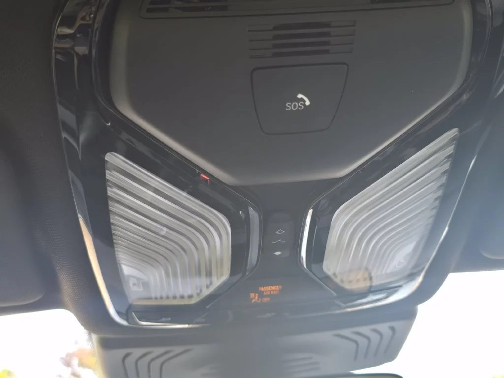 Used 2019 White BMW sDrive30i image 35