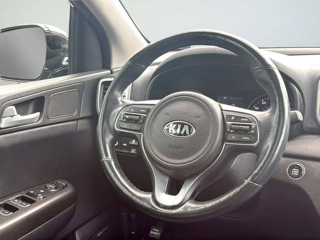 Used 2017 Red Kia EX image 35