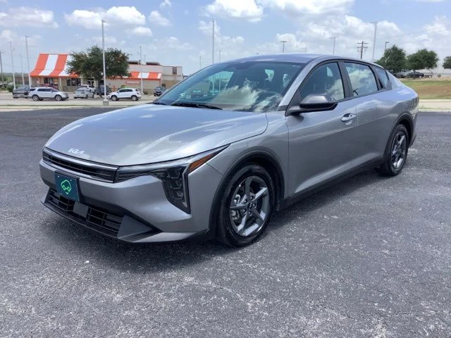 Pre-Owned 2025 Kia K4 LXS
