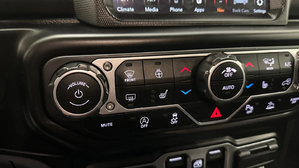 Used 2021 White Jeep High Altitude image 31