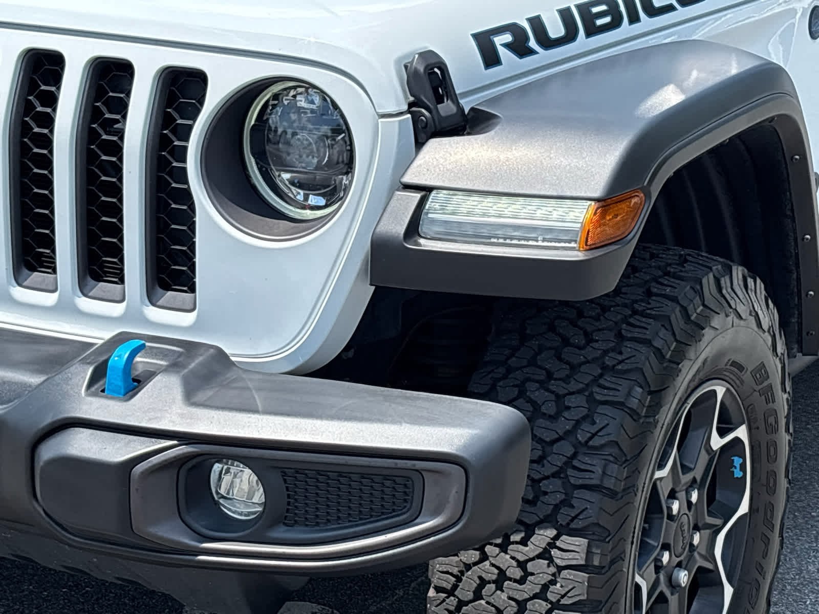 Used 2023 Bright White Clearcoat Jeep Rubicon image 11