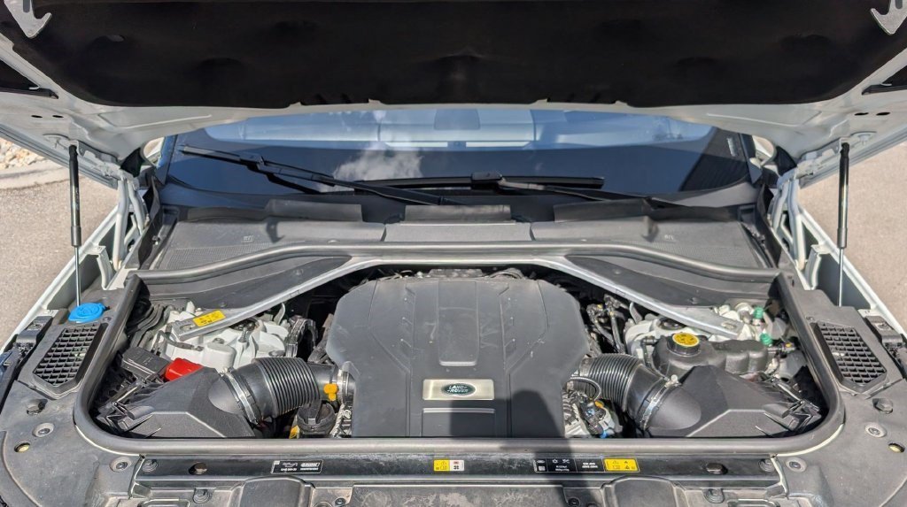 Used 2023 Fuji White Land Rover Autobiography image 33