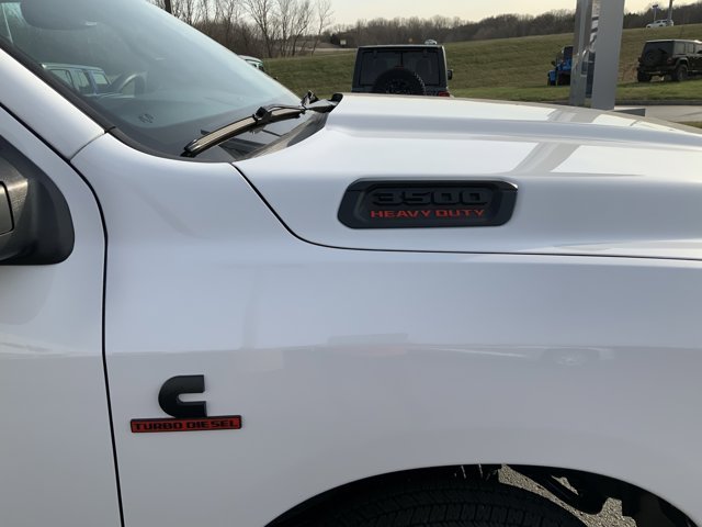New 2026 Bright White Clear-Coat Exterior Paint RAM Tradesman image 15