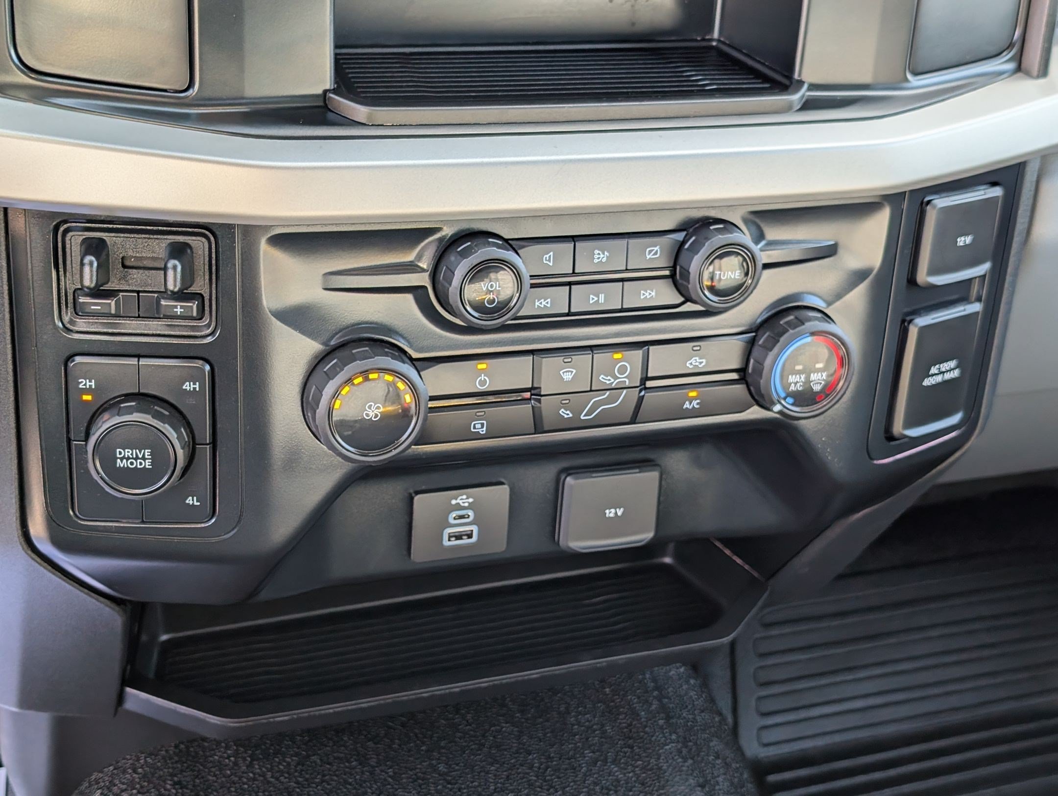 Used 2024  Ford XL image 21