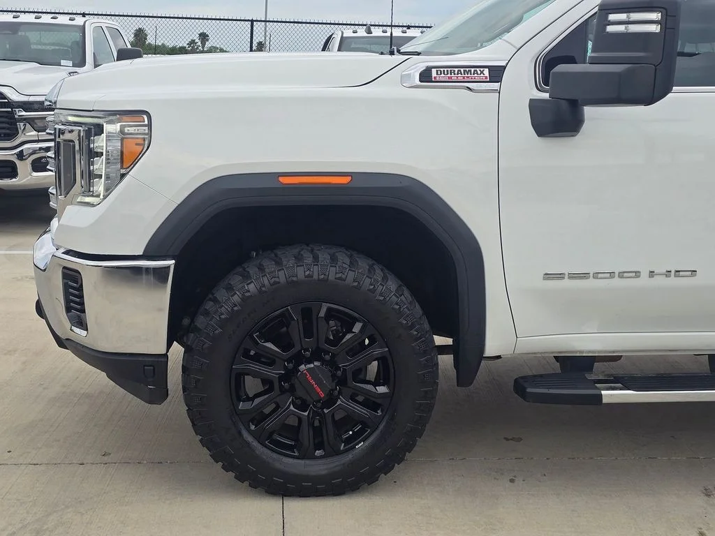 Used 2023 White GMC SLE image 7