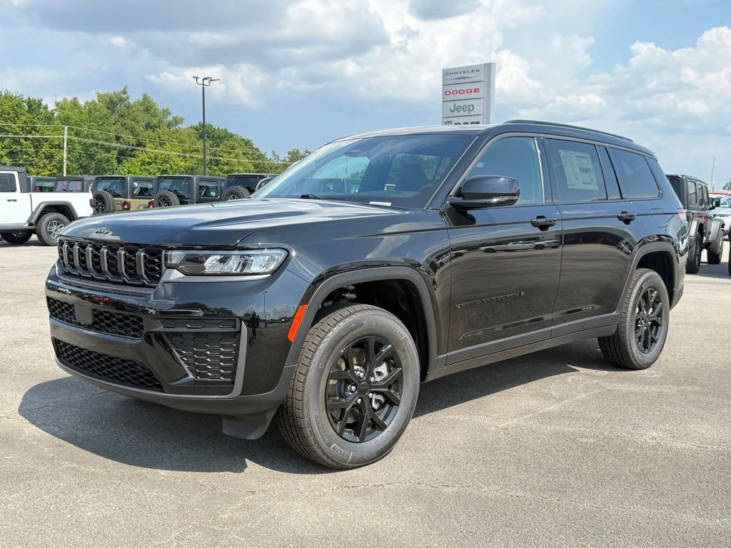 Used 2026 Black Jeep Altitude image 3