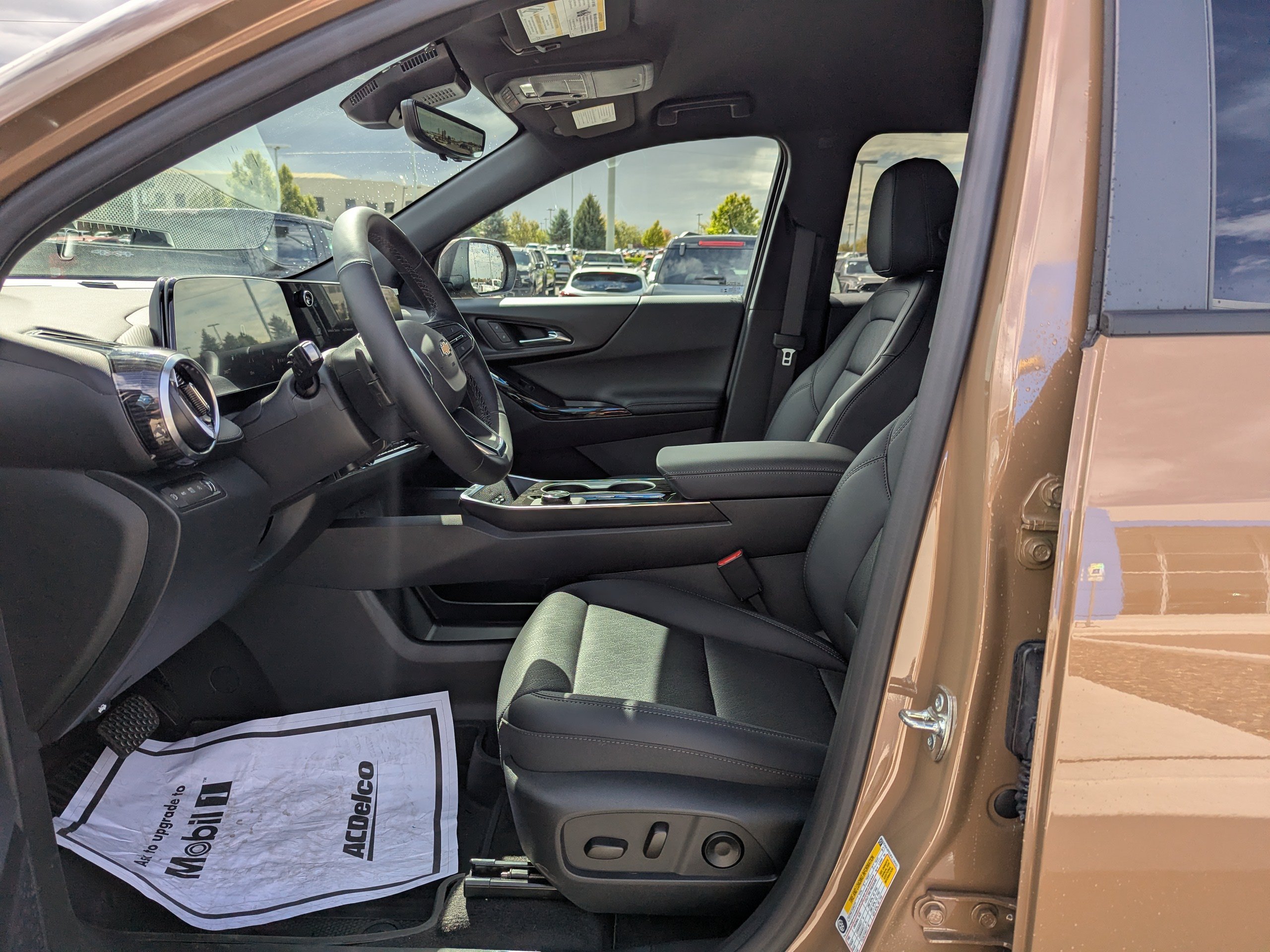 2027 Chevrolet Equinox LT - Photo 10