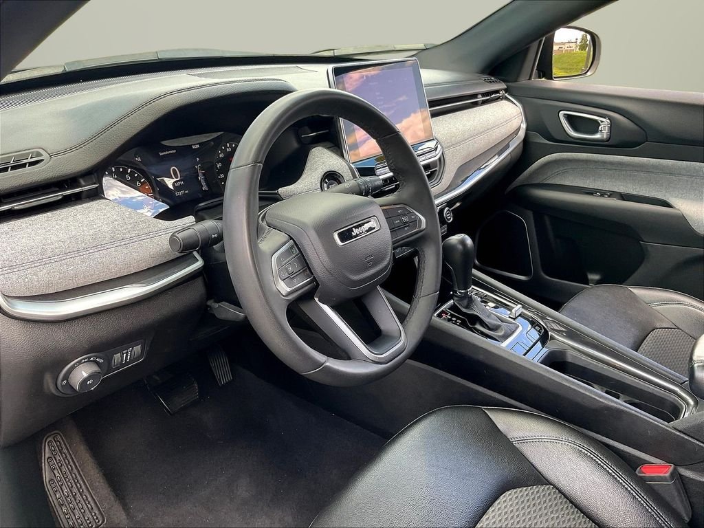 Used 2024 Black Jeep Latitude image 17