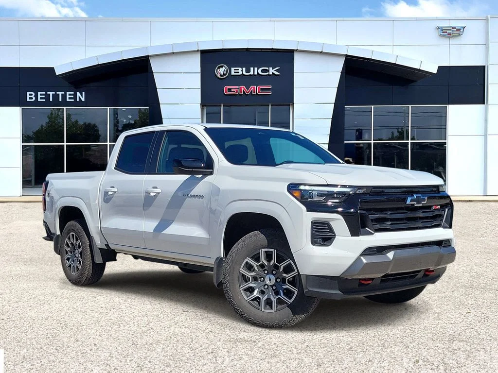 Used 2023 White Chevrolet Z71 image 1