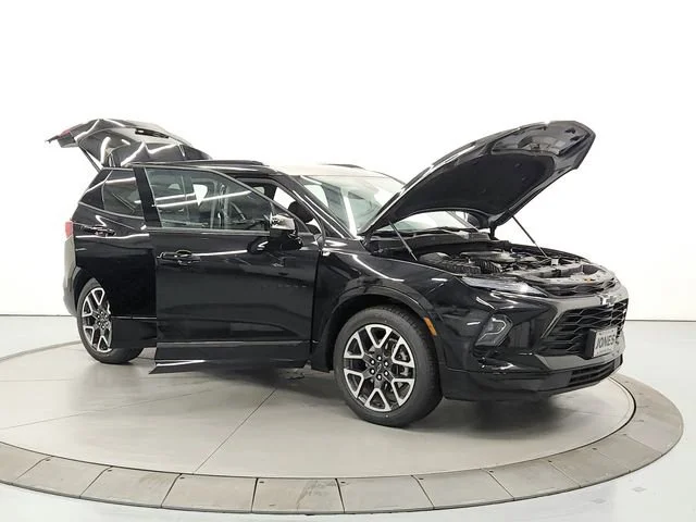 Used 2025 Black Chevrolet RS image 9