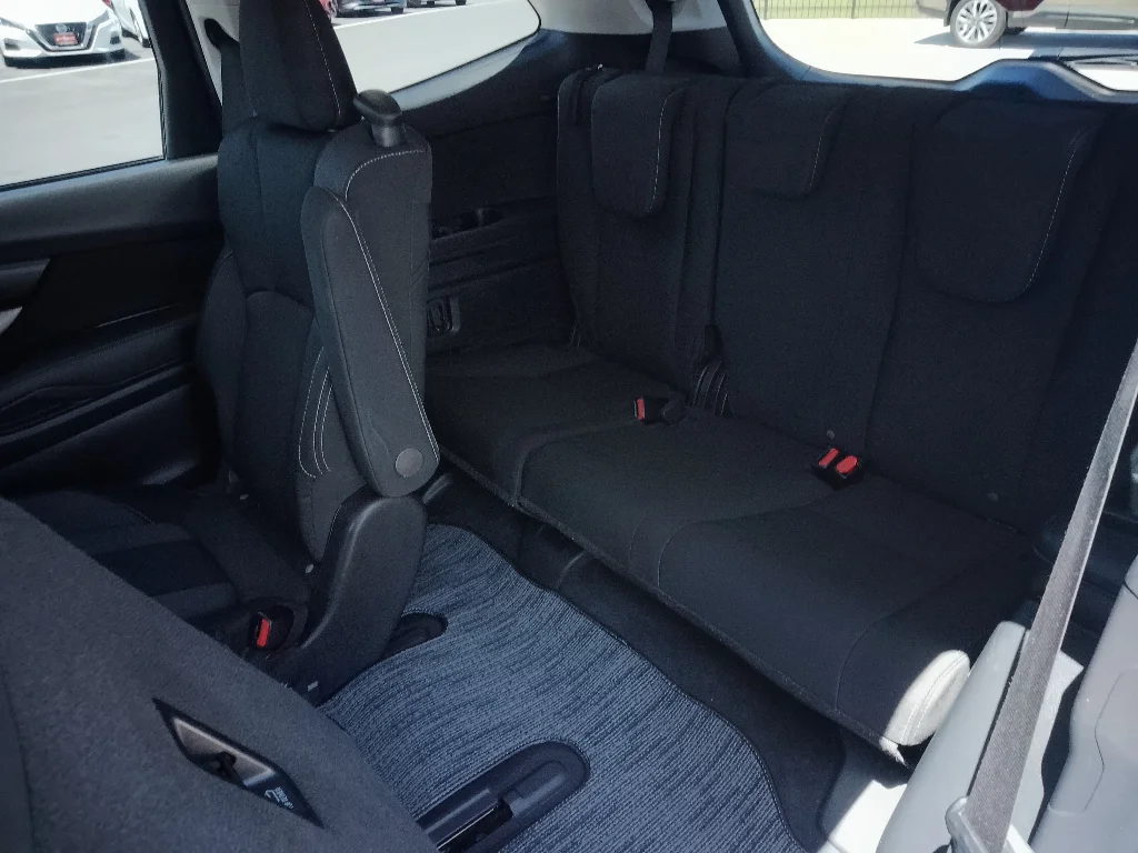 Used 2022 Ice Silver Metallic Subaru Premium image 13