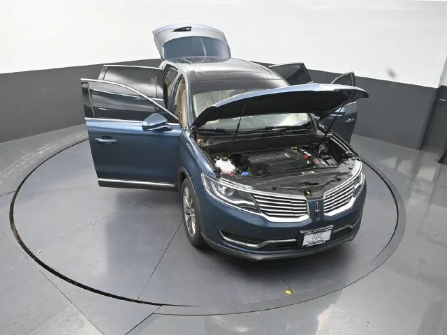 Used 2016 Blue Lincoln Reserve image 32