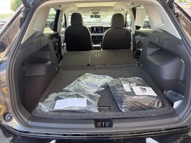 2025 Volkswagen Tiguan SE - Photo 24
