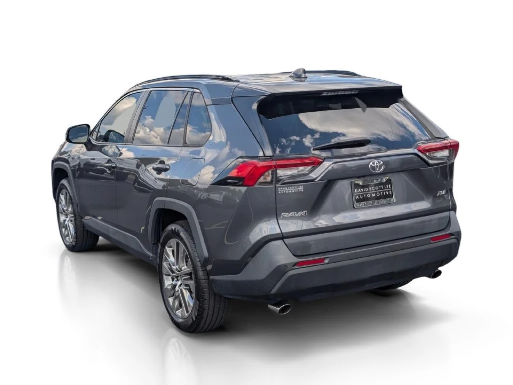 Used 2021 Magnetic Gray Met Toyota XLE Premium image 9