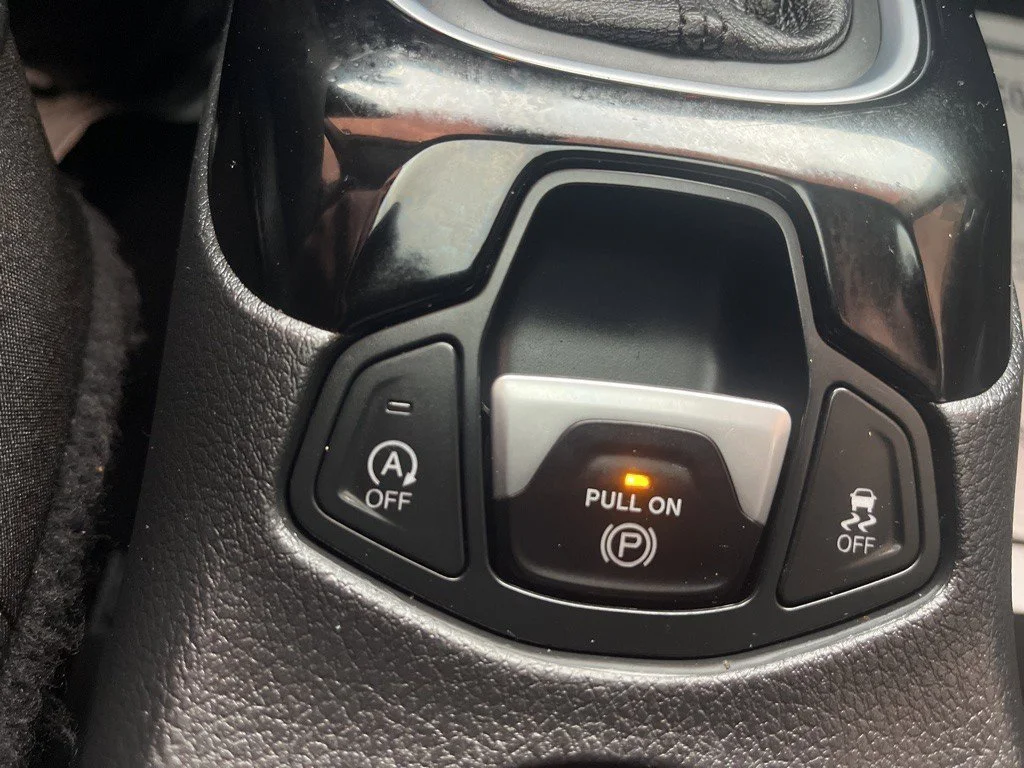 Used 2021 Diamond Black Jeep Latitude image 20