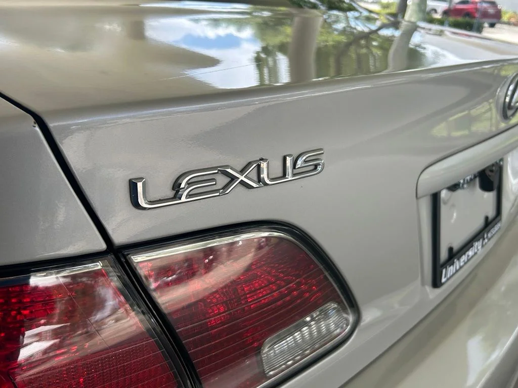 Used 2002  Lexus 300 image 17