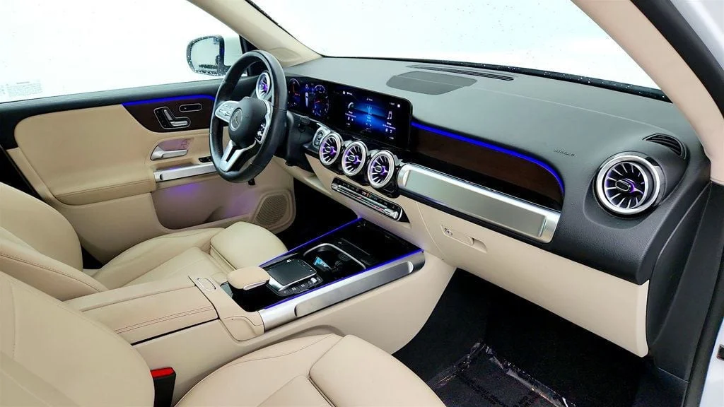 Used 2023 Polar White Mercedes-Benz GLB 250 4MATIC® SUV w/ Premium Package & Panorama Roof image 23