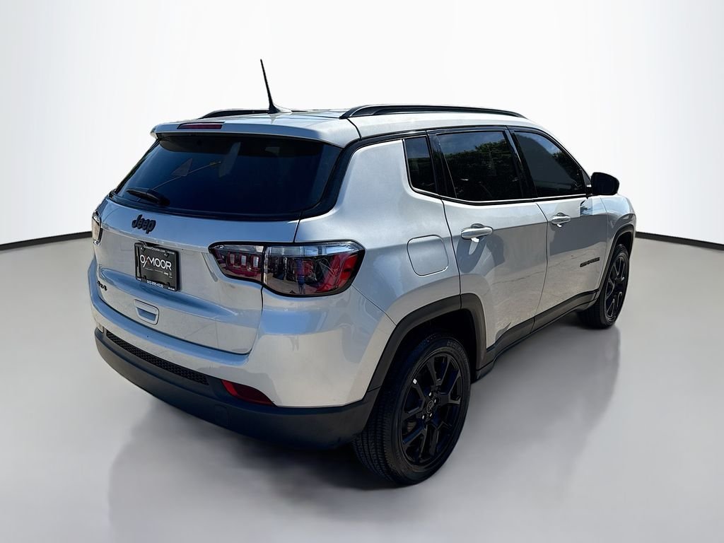 Certified Used 2026 Silver Zynith Metallic Clearcoat Jeep Latitude Altitude image 8
