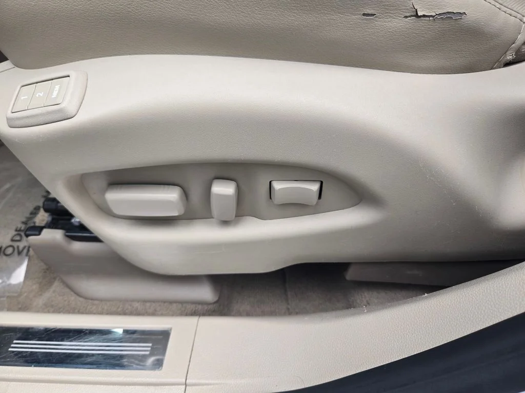 Used 2016 Platinum Ice Tricoat Cadillac Luxury image 13