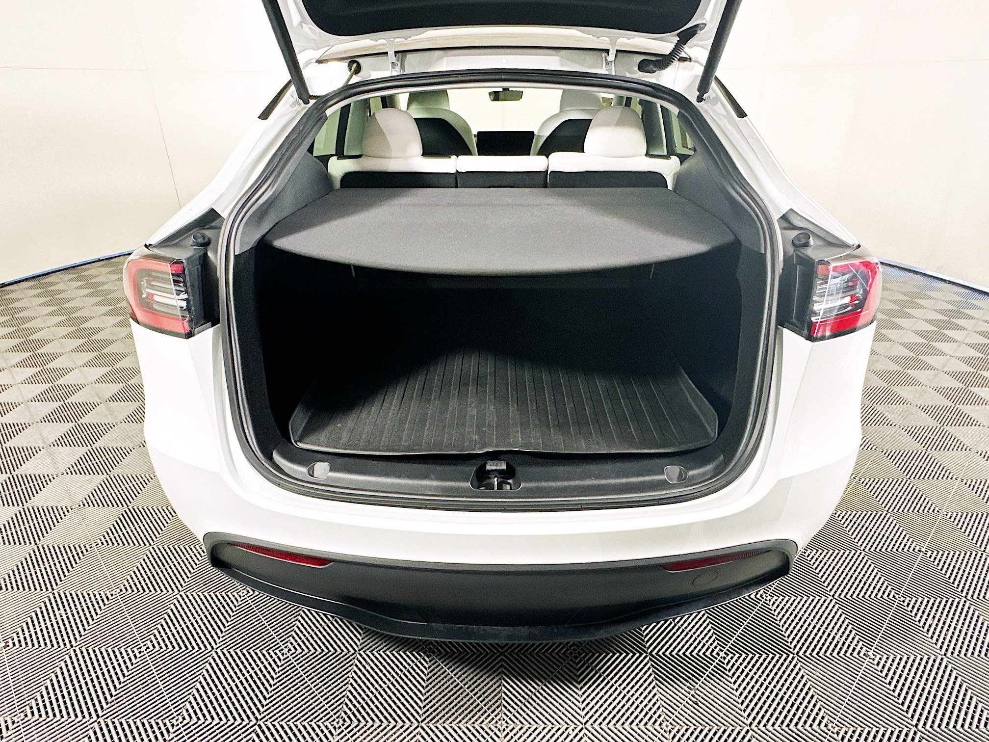 Used 2024 White Tesla Long Range image 30