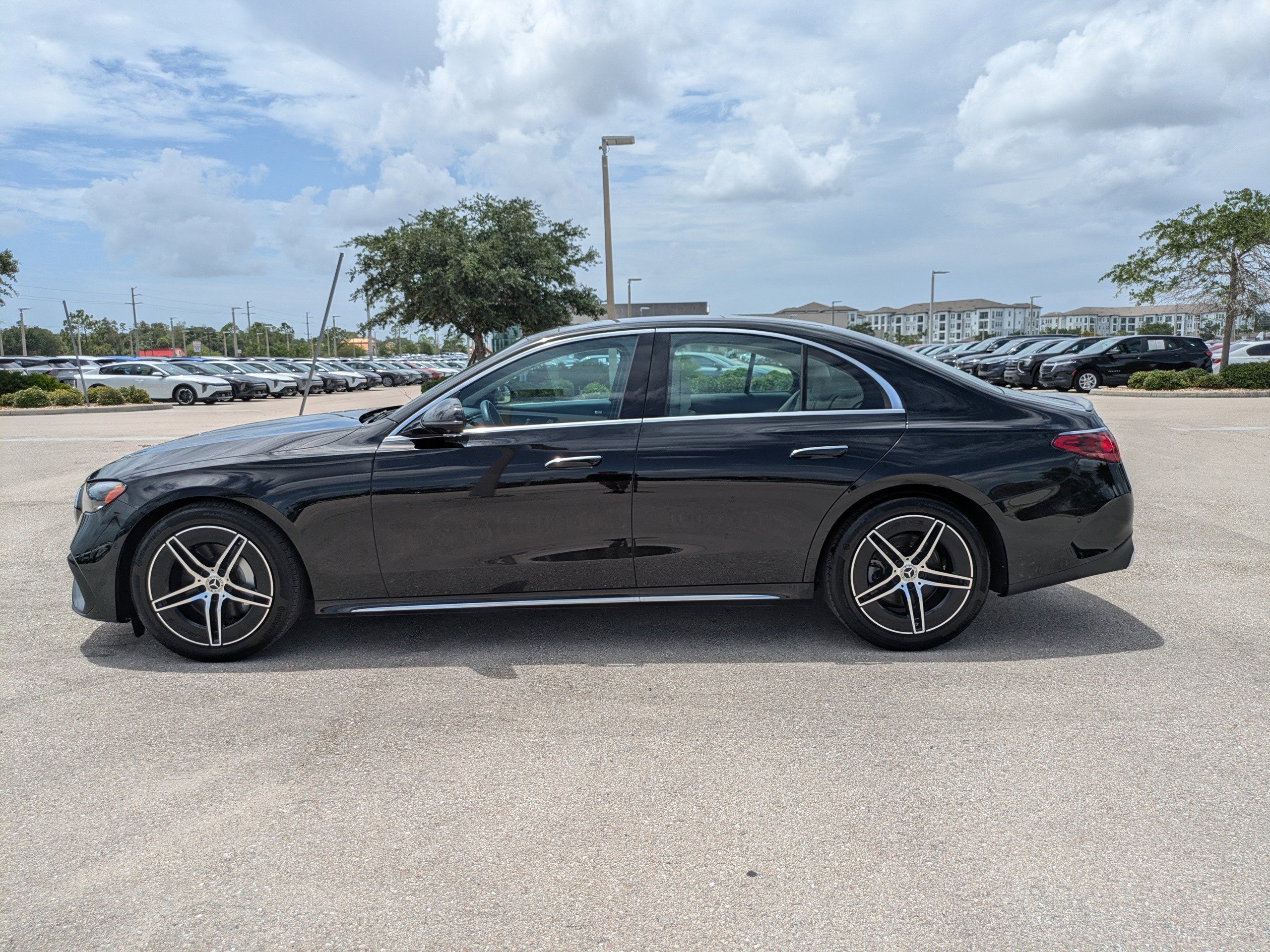 Used 2025 Obsidian Black Metallic Mercedes-Benz E 350 image 7