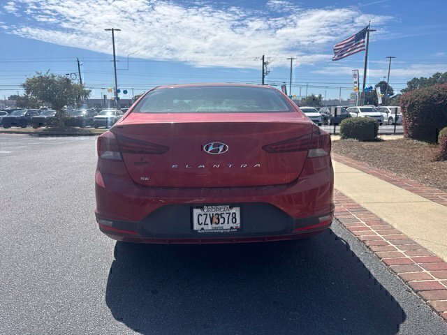 Used 2020 Red Hyundai SE image 8