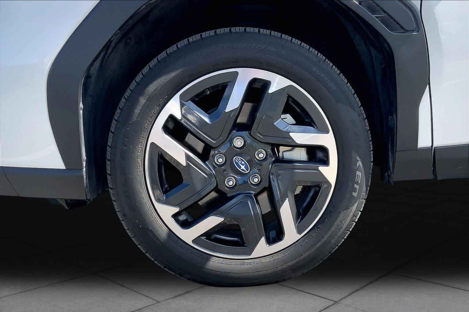 Used 2025 Crystal White Pearl Subaru Premium Hybrid image 9
