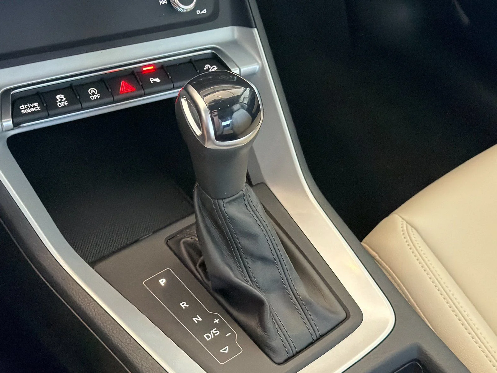 Used 2024  Audi Premium image 22
