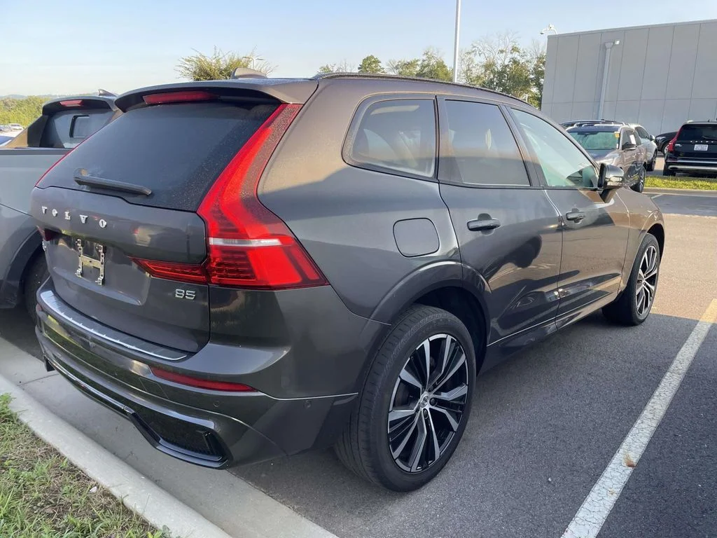 Used 2023 Platinum Grey Metallic Volvo Plus Dark Theme image 4