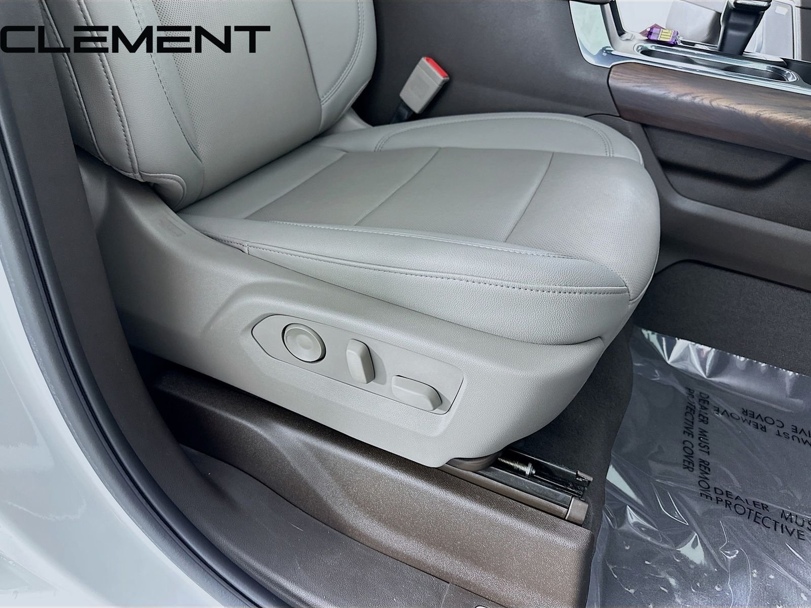 Used 2022 White GMC SLT image 35