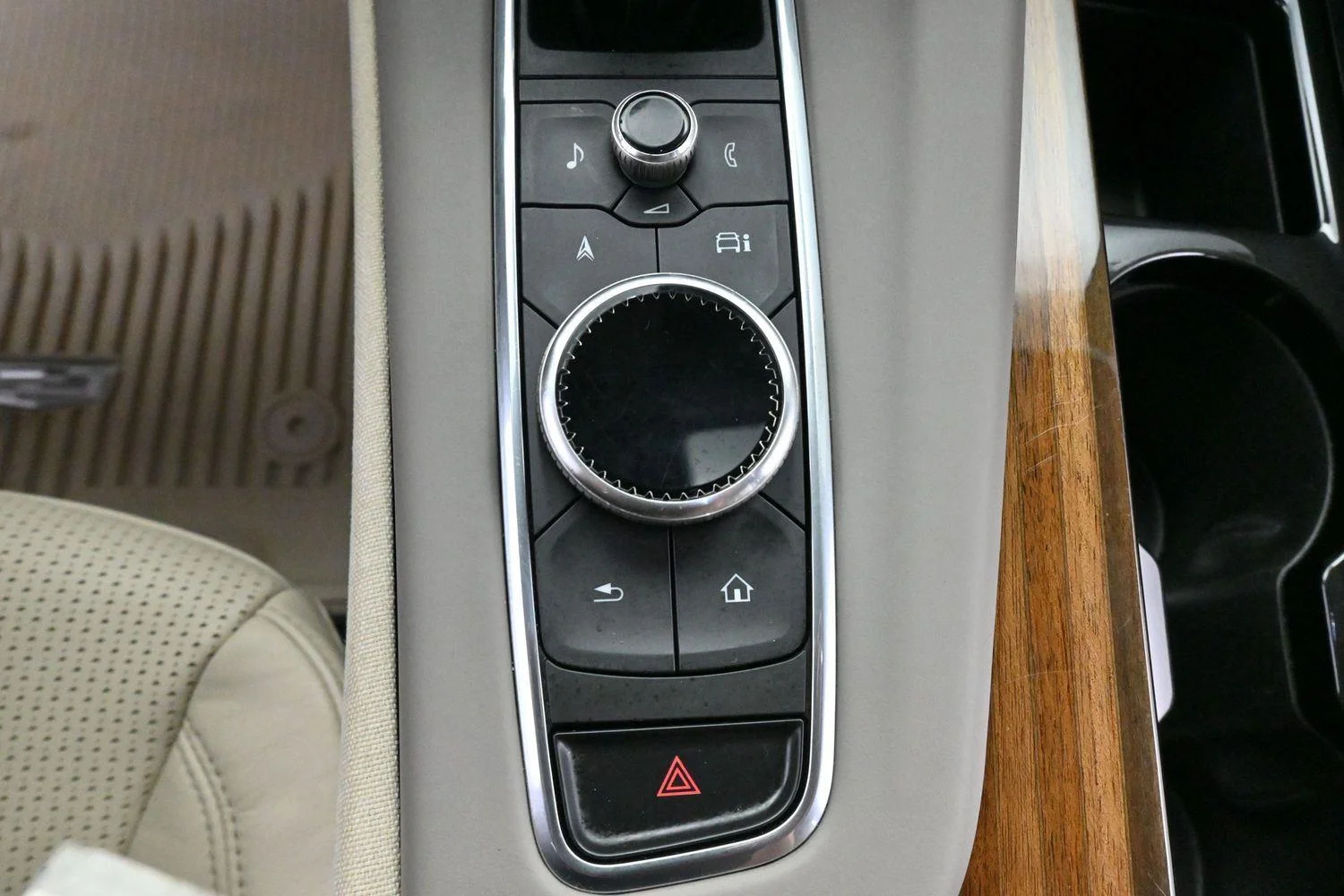 Used 2024 Crystal White Tricoat Cadillac Sport Platinum image 28
